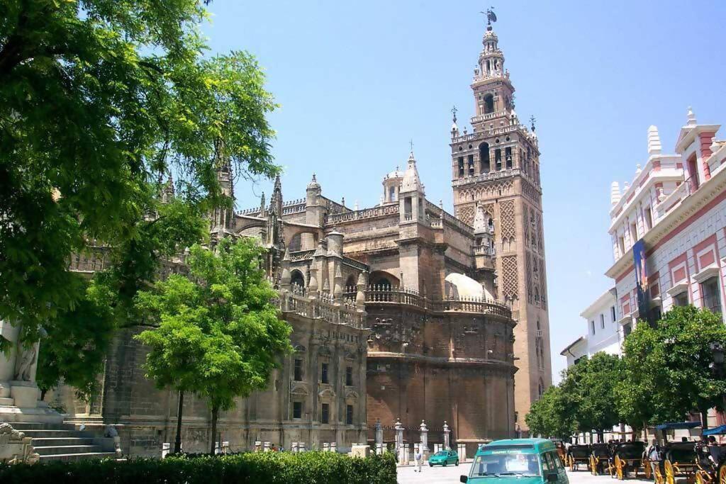 Duplex Center Parking Netflix Amazon Video Apartman Sevilla Kültér fotó